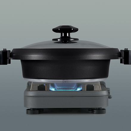 Deep pan can be used directly on the stovetop burner